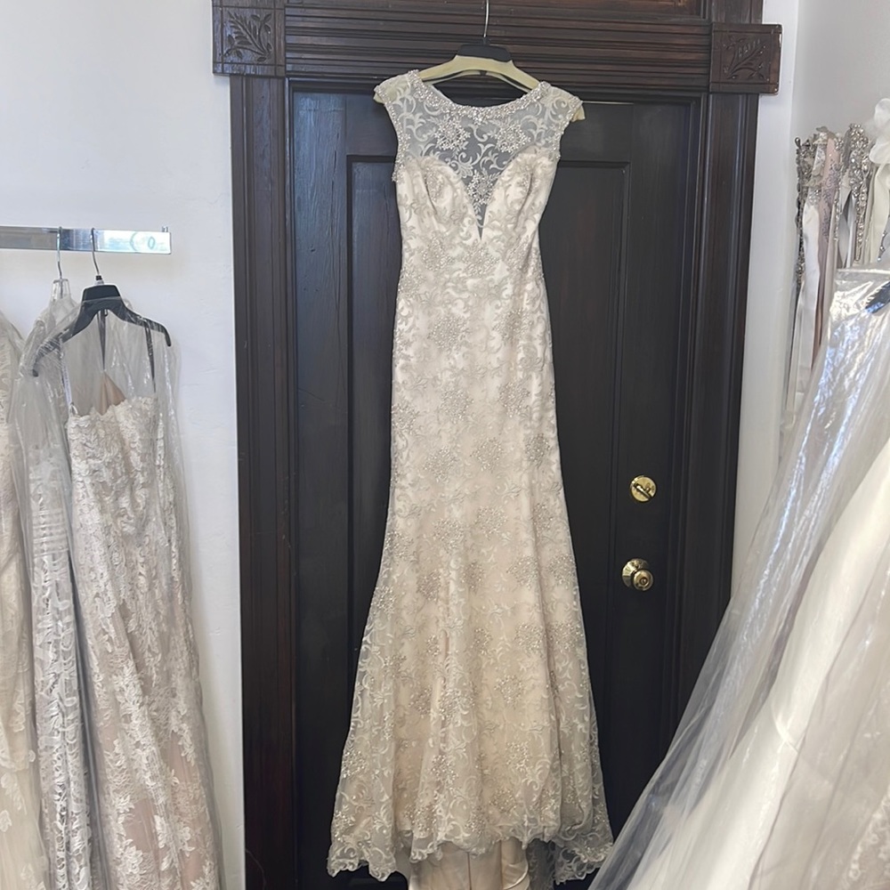 Mori Lee wedding dress size 8 champagne keyhole back $1,400
